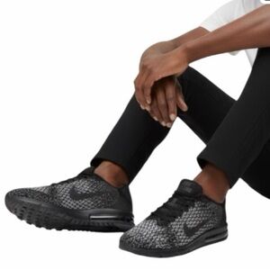 * Nike Air Max Athletic Shoe Size 9.5 Black Grey